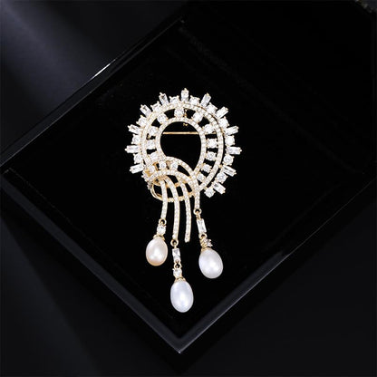 14K Gold Vintage Royal Style Brooch, Elegant Freshwater Pearl and Moissanite Pin, 3D Design for Formal Suits and Special Occasions